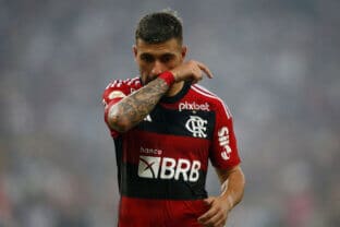 Arrascaeta é um dos jogadores do Flamengo que foram convocados para a Data Fifa de novembro
