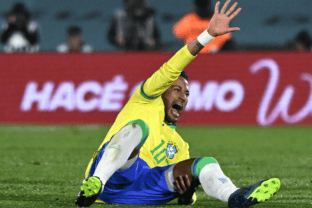 Photo of Neymar in his last injury to represent the Brazilian striker who had details on his arrival at PSG highlighted by the French newspaper L'Équipe to explain the sequence of absences at Paris Saint-Germain